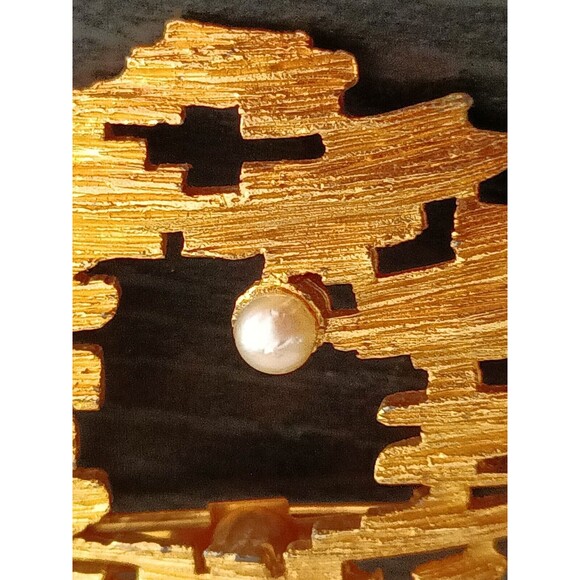 Brutalist Gold Tone Faux Pearl Vintage Openwork Brooch Pin - Picture 4 of 5